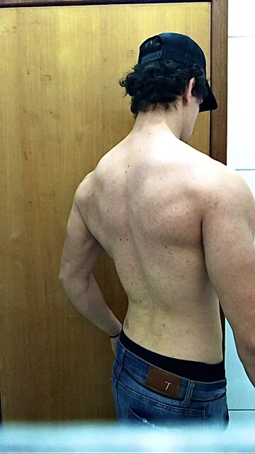 Pulei frente na polia alta com pico de contração!