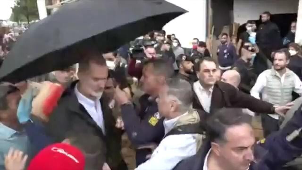 King Filipe of Spain getting pelted as he attends flooded areas of Spain