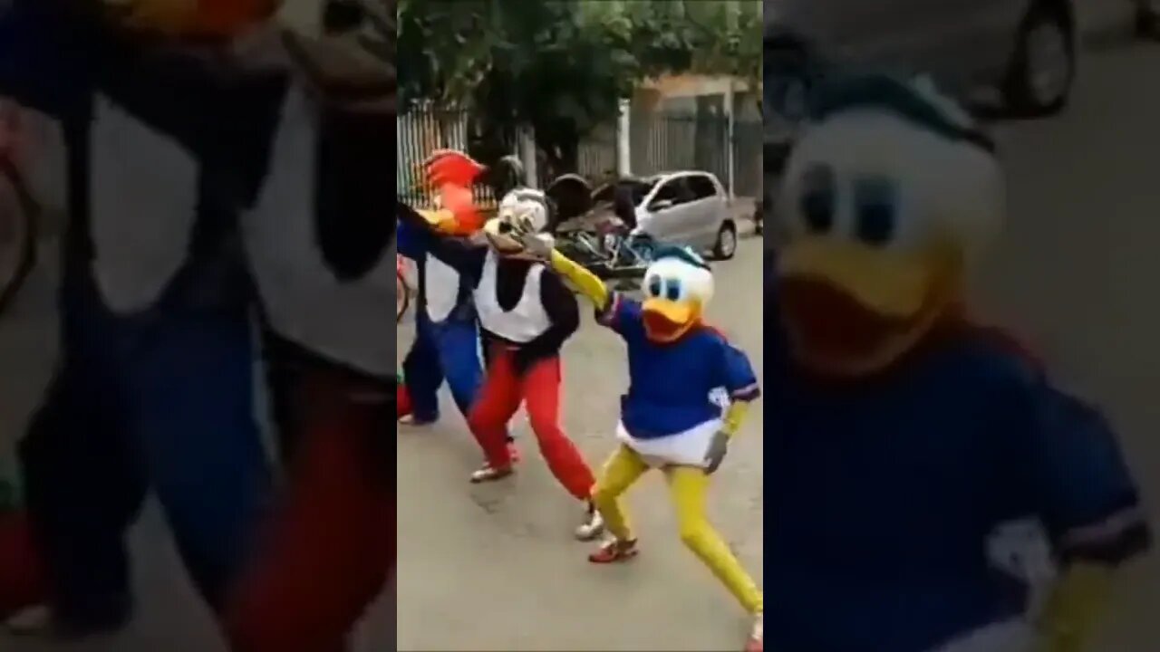 DANÇANDO PATO DONALD, MICKEY MOUSE, PICA-PAU E PALHAÇO NA CARRETA DA ALEGRIA, LIKE