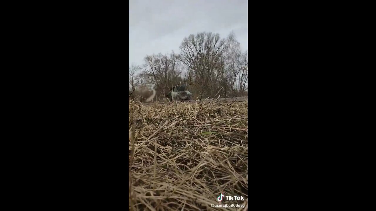 Ukrainian humvee attacking Russian positions.