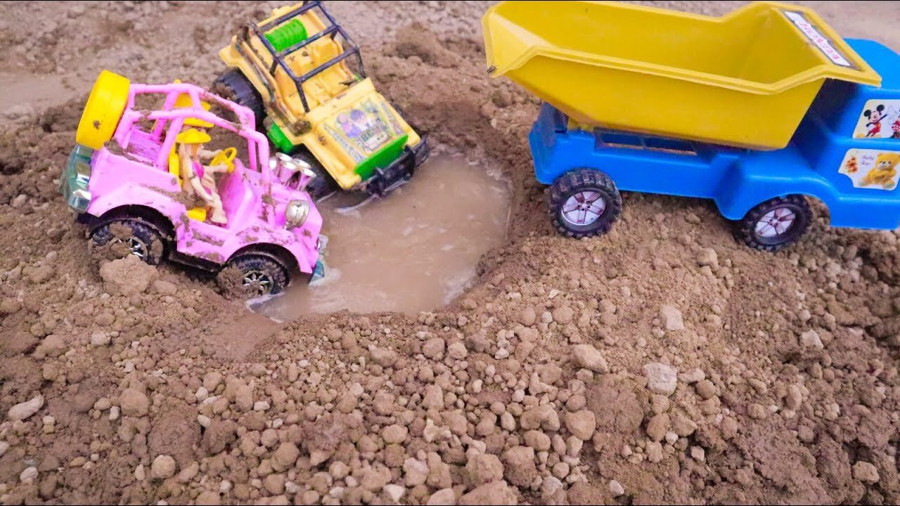 Excavator, Dump Trucks, Rescue Toy for Children Construction Vehicles Falling in Water