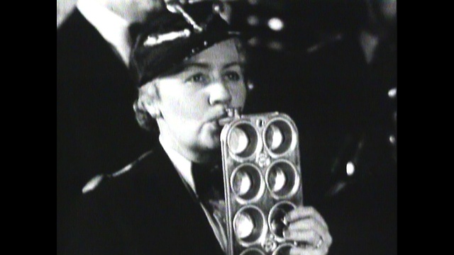 1930's kitchen utensil orchestra