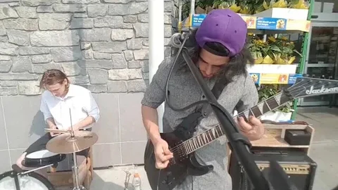 Random Shred from Samurai Smokes busking 🤘