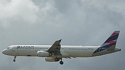 Airbus A321 PT-MXB vindo de Brasília para Manaus