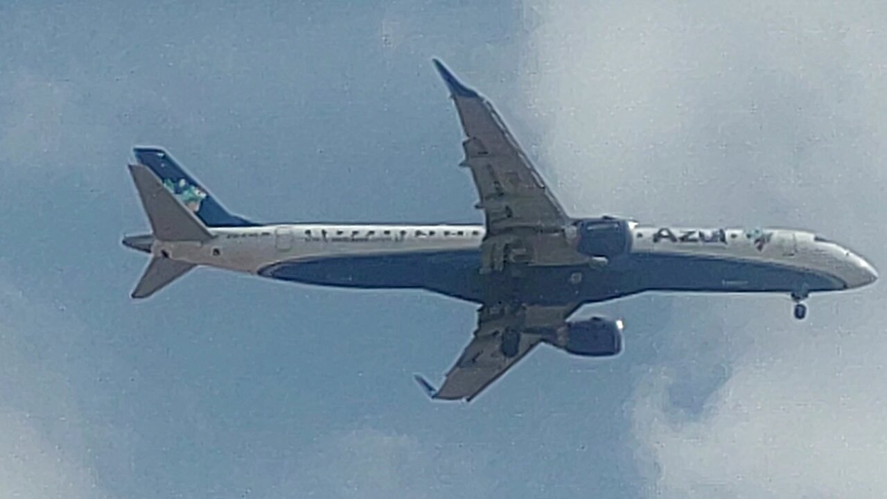 Embraer 195 PR-AXD coming from Recife to Fortaleza