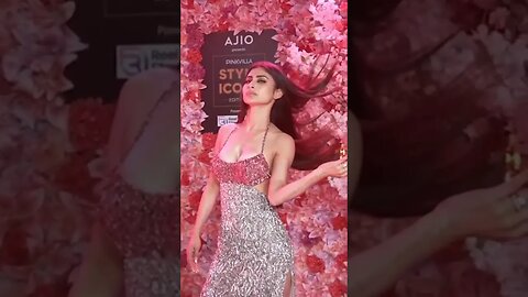 Mouni Roy shimmering at Pinkvilla Style Icons 2 ❤️🔥 #mouniroy