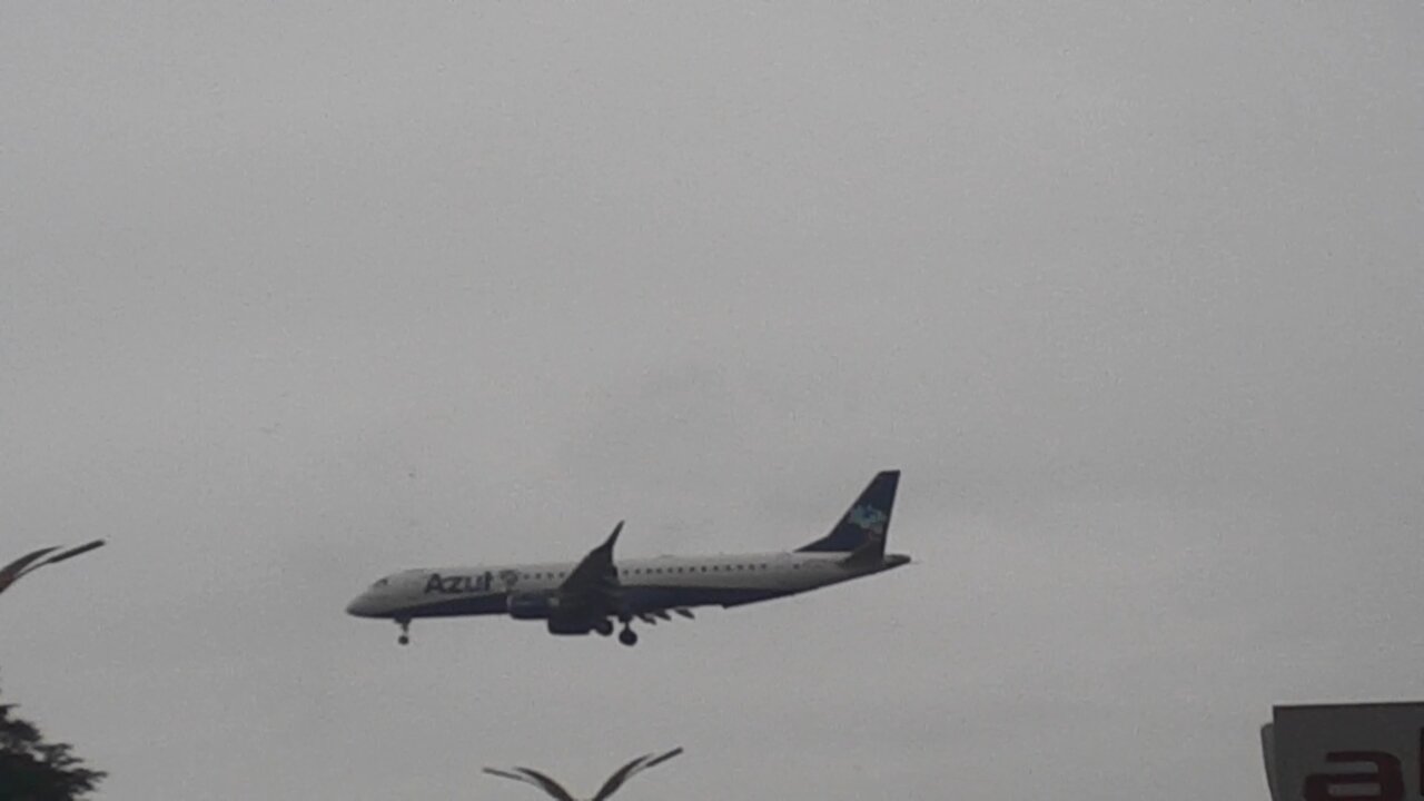 Embraer 195 PR-AUJ na final antes de pousar em Manaus vindo de Santarém 13032021