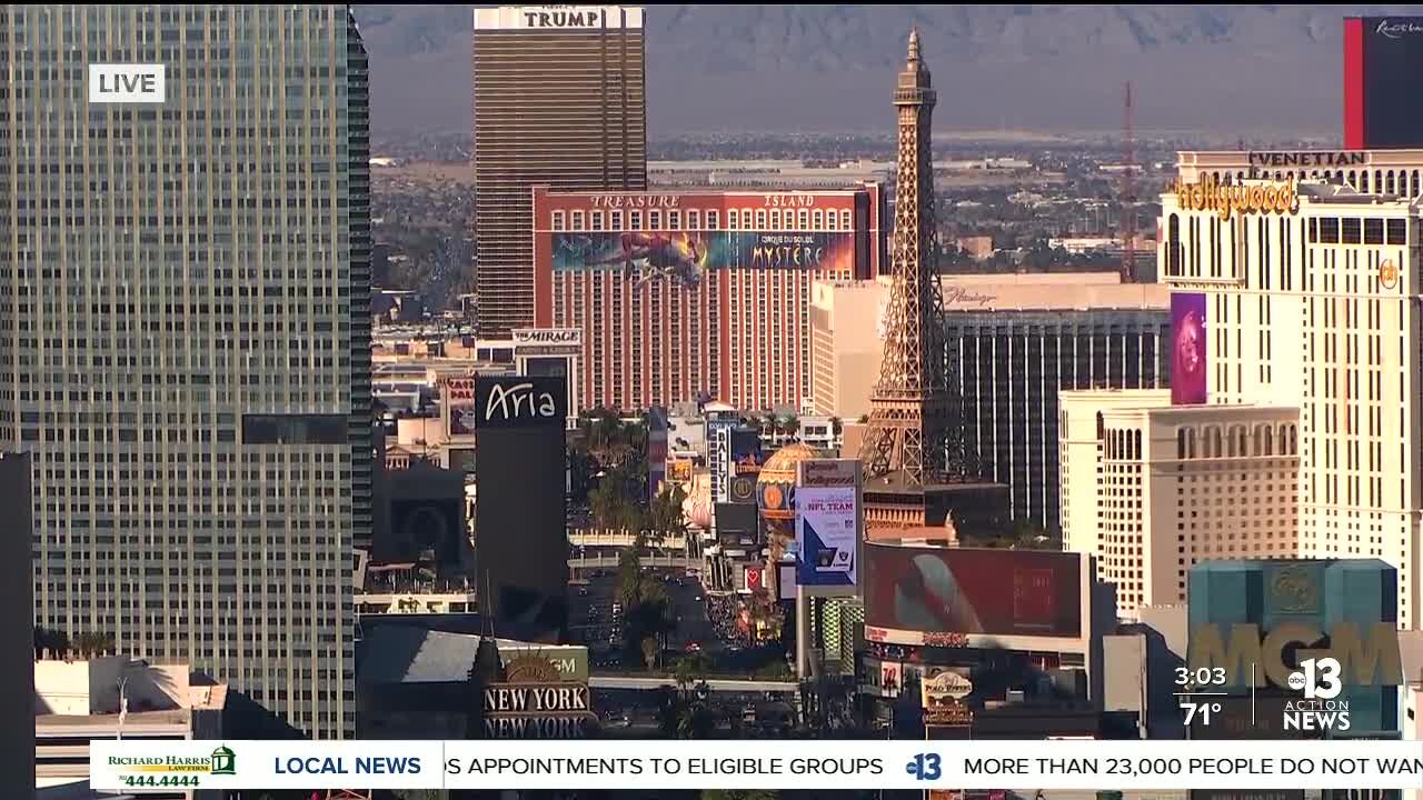 Man detained for climbing building at Paris Las Vegas