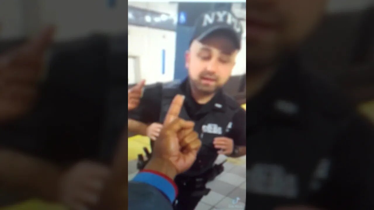 BLACK PEOPLE Show You How TERRIFIED of COPS They Are in NEW YORK by Surrounding One?