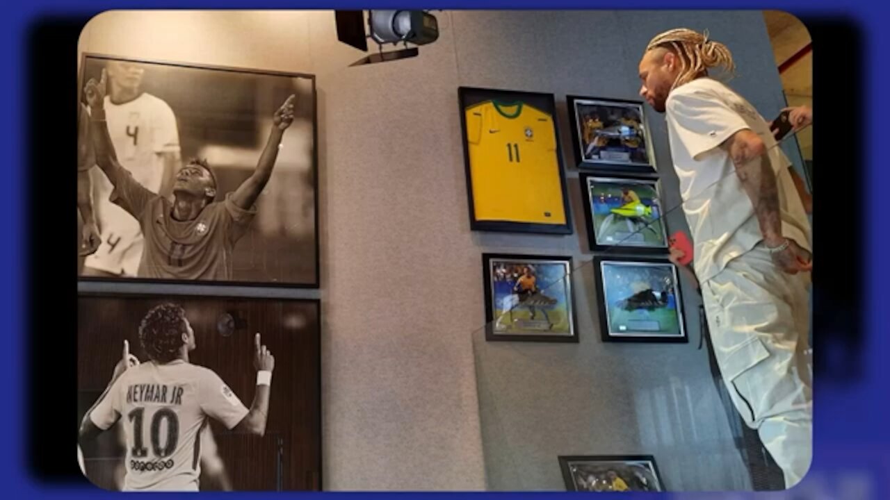 Neymar Jr. took some time to visit is museum