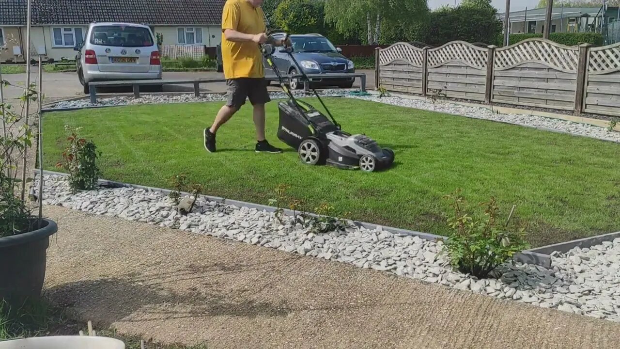 slate added & 2nd cut 29.04.23 #barenbrug #rpr #sportseed #lawncare #lawncarecommunity #uk