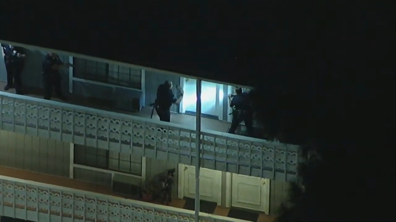 Police Pursuit: Suspect Footbails Into Apartment, Officer Kicks The Door in...