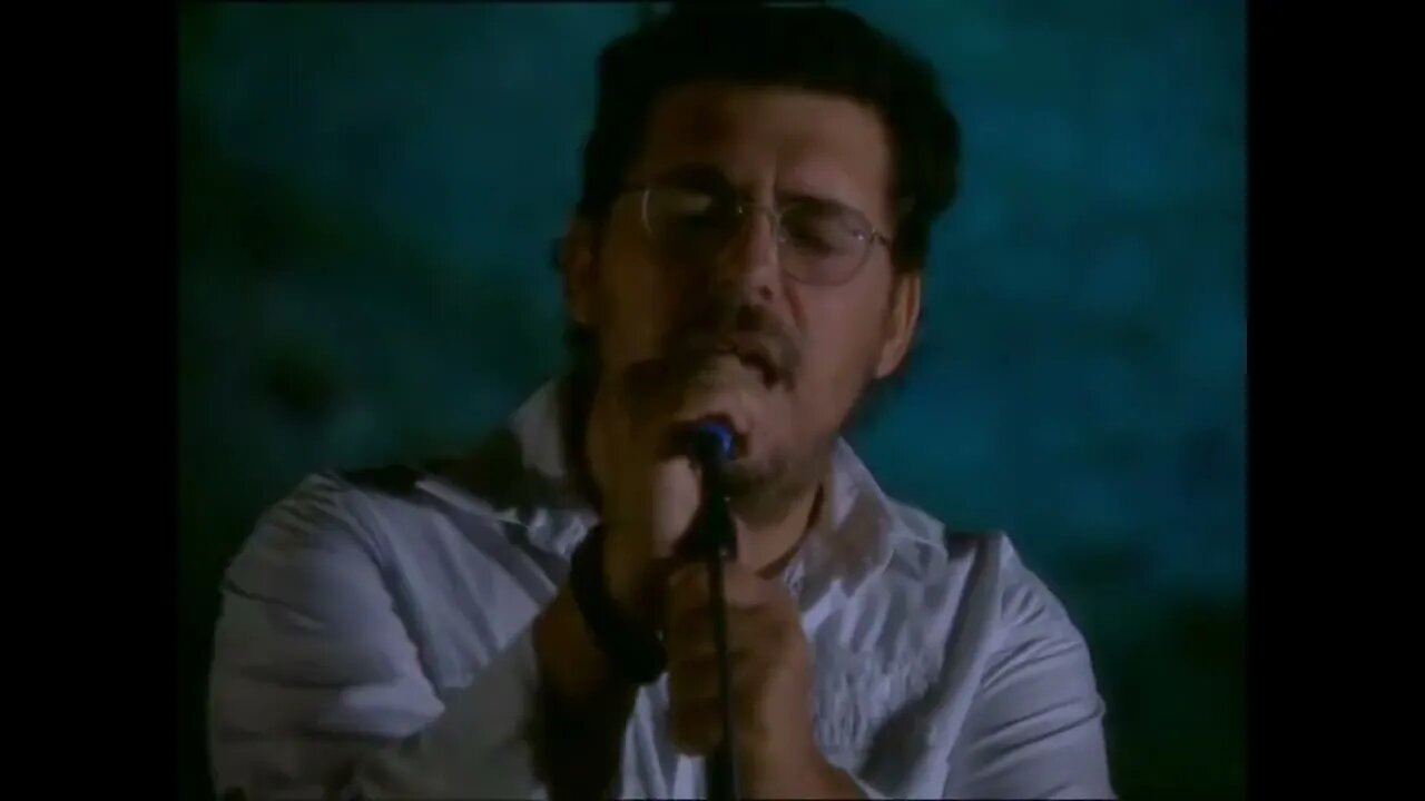 Λαυρέντης Μαχαιρίτσας - Μια μέρα δανεική (1999) - Μουσικό βίντεο με ήχο από "Στο Κόκκινο 105.5"
