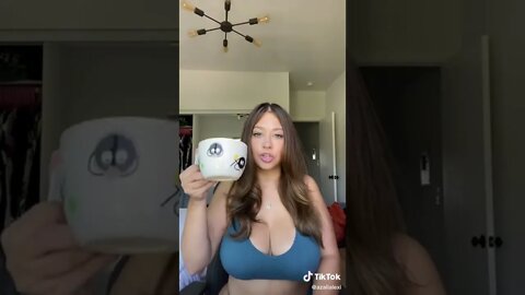 She thinks she looks good 👍