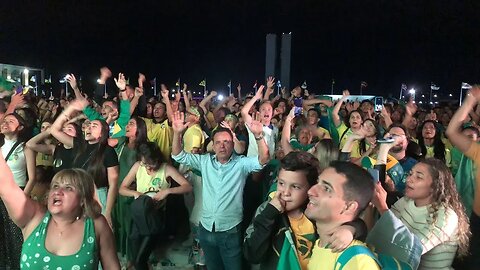 ACONTECENDO AGORA EM BRASILIA- MULTIDÃO CLAMA A DEUS NA ESPLANADA DOS MINISTÉRIOS AGORA