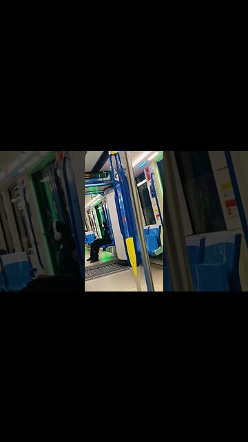 Voguely metro #viralvideo #montreal #traintravel