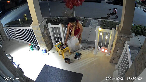 Indian Lady Went Out On Halloween As A Pirate As She Raided All The Houses In Her Neighborhood