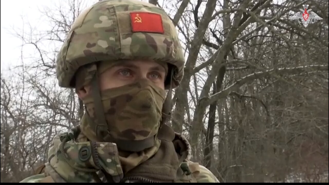 Russian Soldier Have Soviet Flag Rather Than Russian Ones?