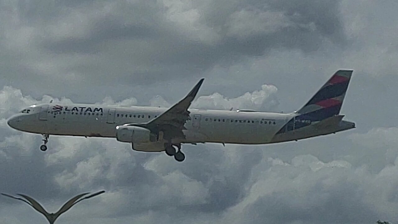 Airbus A321 PT-MXO coming from Guarulhos to Manaus