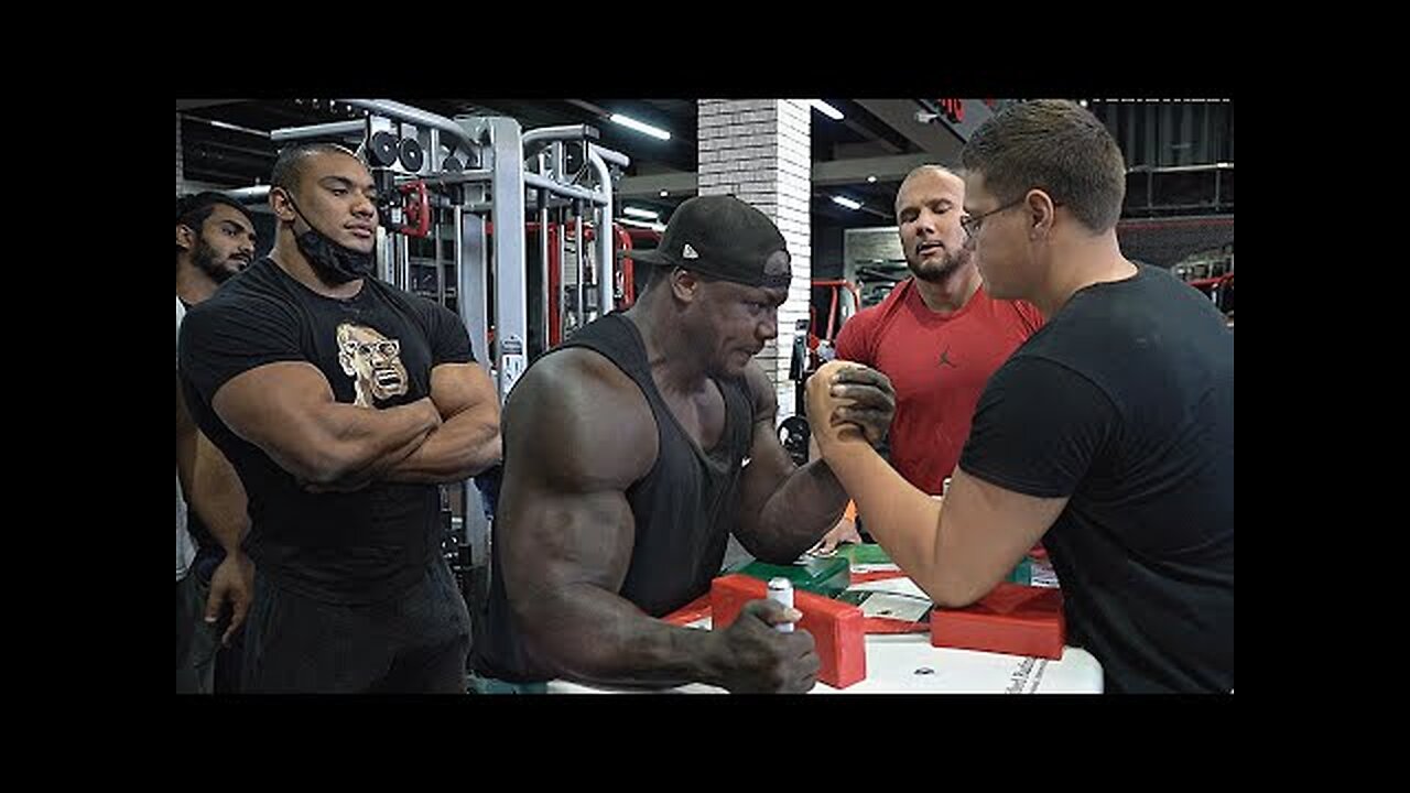 @MAJOOOL GYM@ SCHOOLBOY VS Whole Gym in Dubai | Arm Wrestling