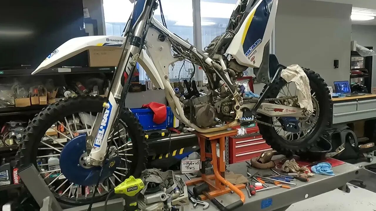 What does a 2015 Husqvarna FC450 top end look like after 95 Hours?