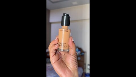 Let’s swatch MAC studio fix fluid #foundation NC43.5 #swatches #makeup #maccosmetics #beautopia