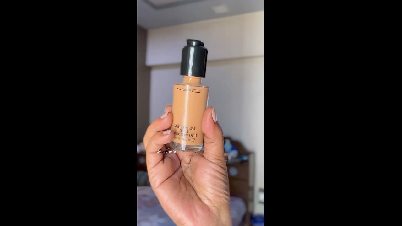 Let’s swatch MAC studio fix fluid #foundation NC43.5 #swatches #makeup #maccosmetics #beautopia