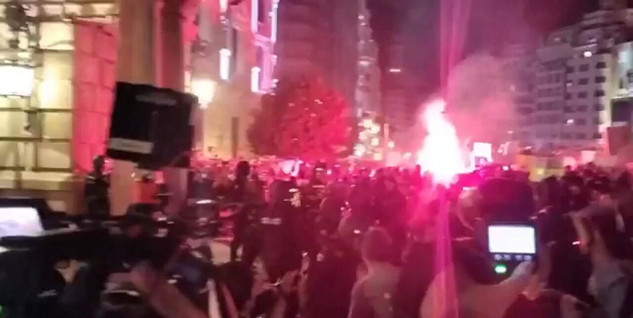 Tens of thousands pour onto Valencia streets furious about flood devastation