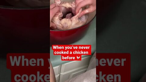 WHEN YOU’VE NEVER COOKED A CHICKEN BEFORE 😝 #shorts #chicken #cookingvideo #dinnerideas