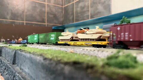 N scale BNSF manifest flying by