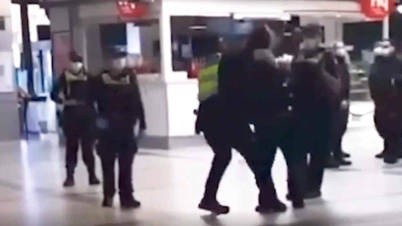 WTF 71 - Charges dropped against cop who body slammed victim at Flinders Street.