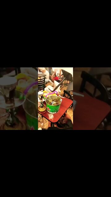 MEU MELHOR AMIGO (treta no meio do show)#bastidores #vidademúsico #shorts #humor #engraçado