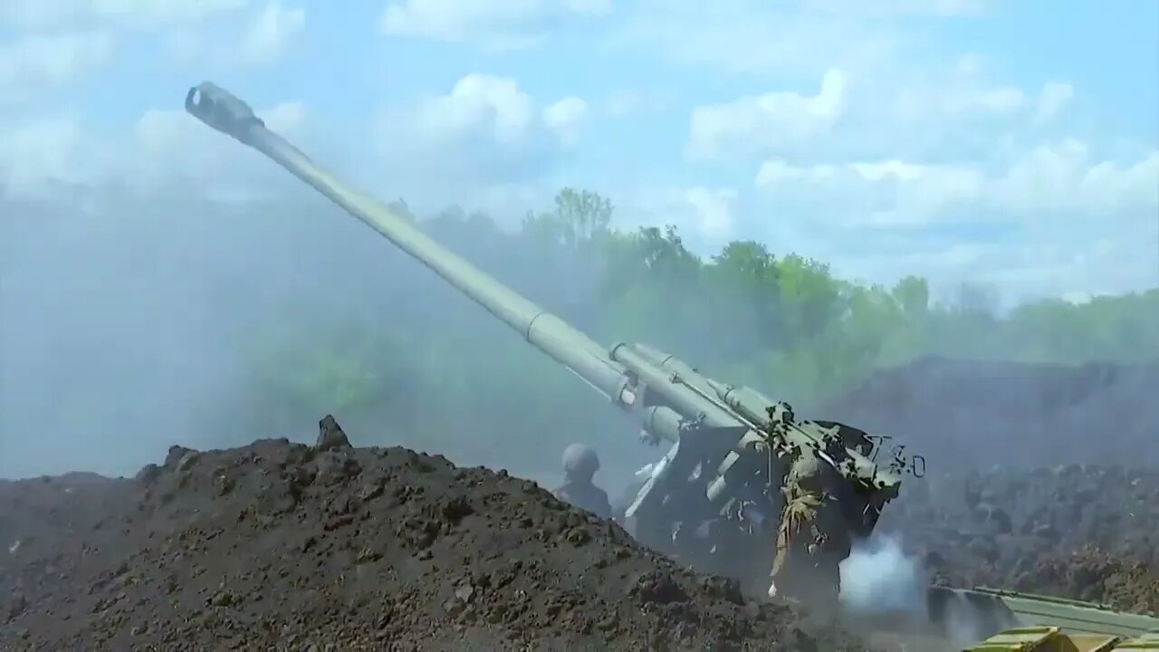 Russian 152mm Msta-B Howitzers Destroy Ukrainian Armoured Vehicles & Fortified Positions