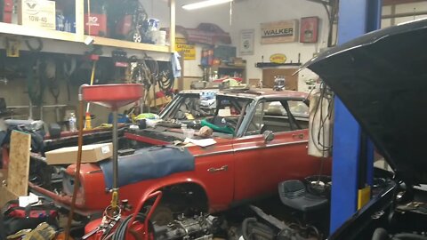 pulling out the 5.3 avalanche engine live in the shop