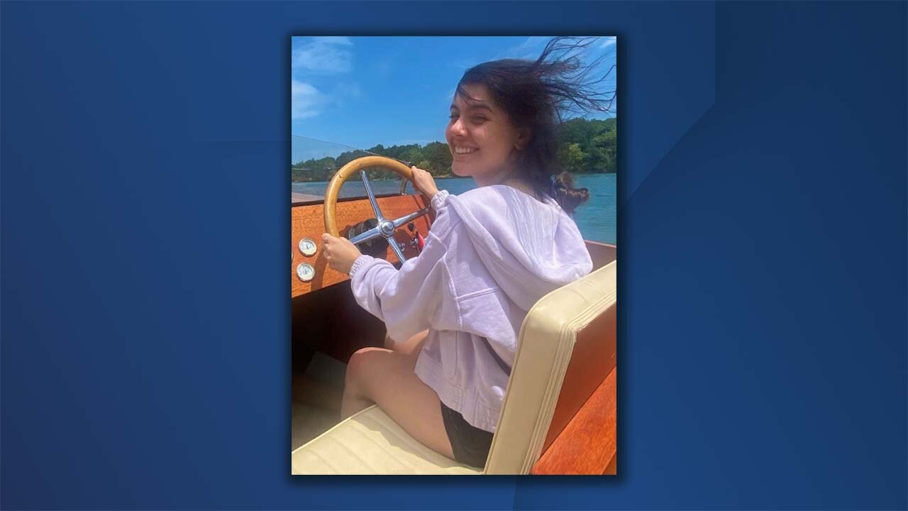 21-year-old woman struck by vehicle on Elmwood Avenue on Saturday dies from her injuries