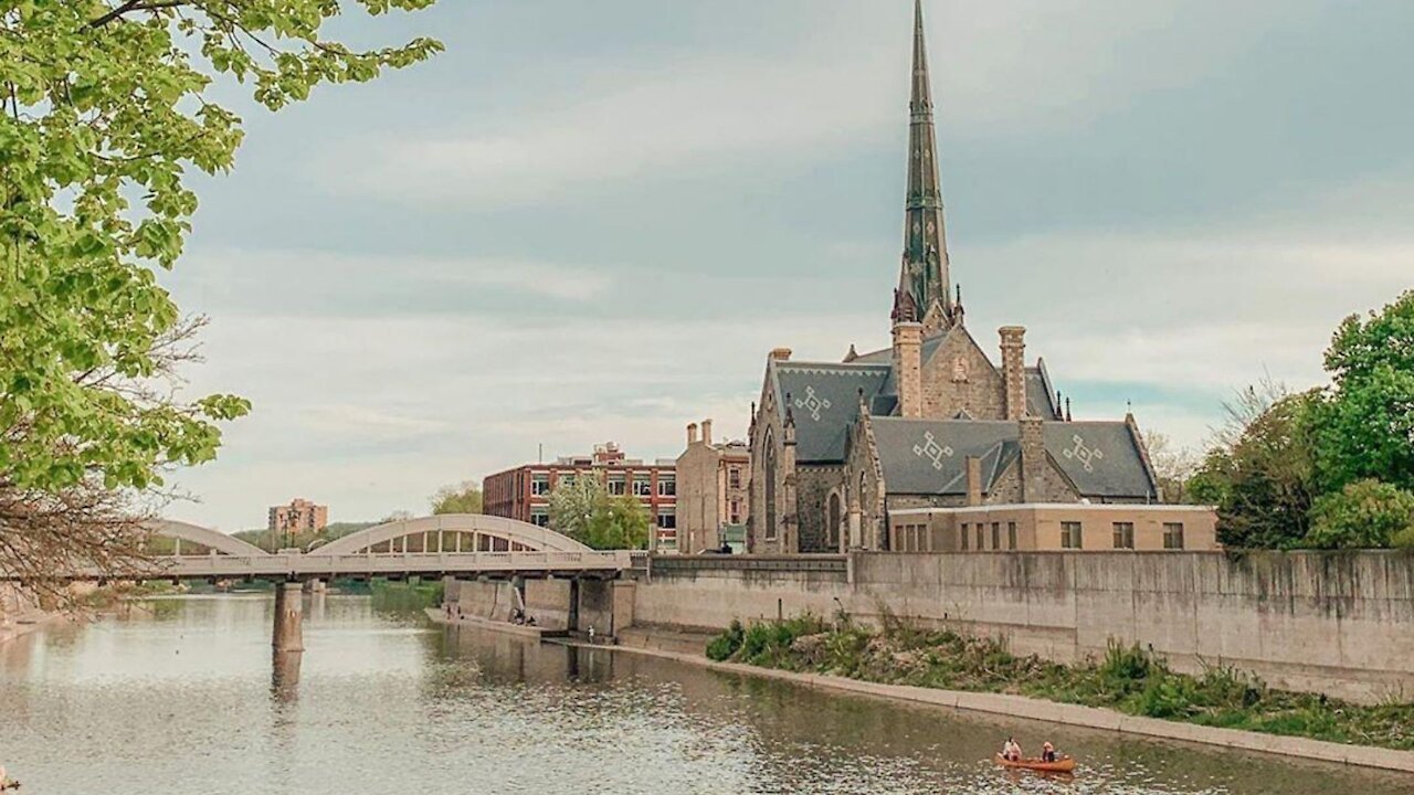 This Small Town In Ontario Is Like Strolling Through The Streets Of Europe