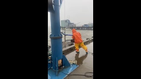 Unloading 🦀 crabs, during 60mph winds