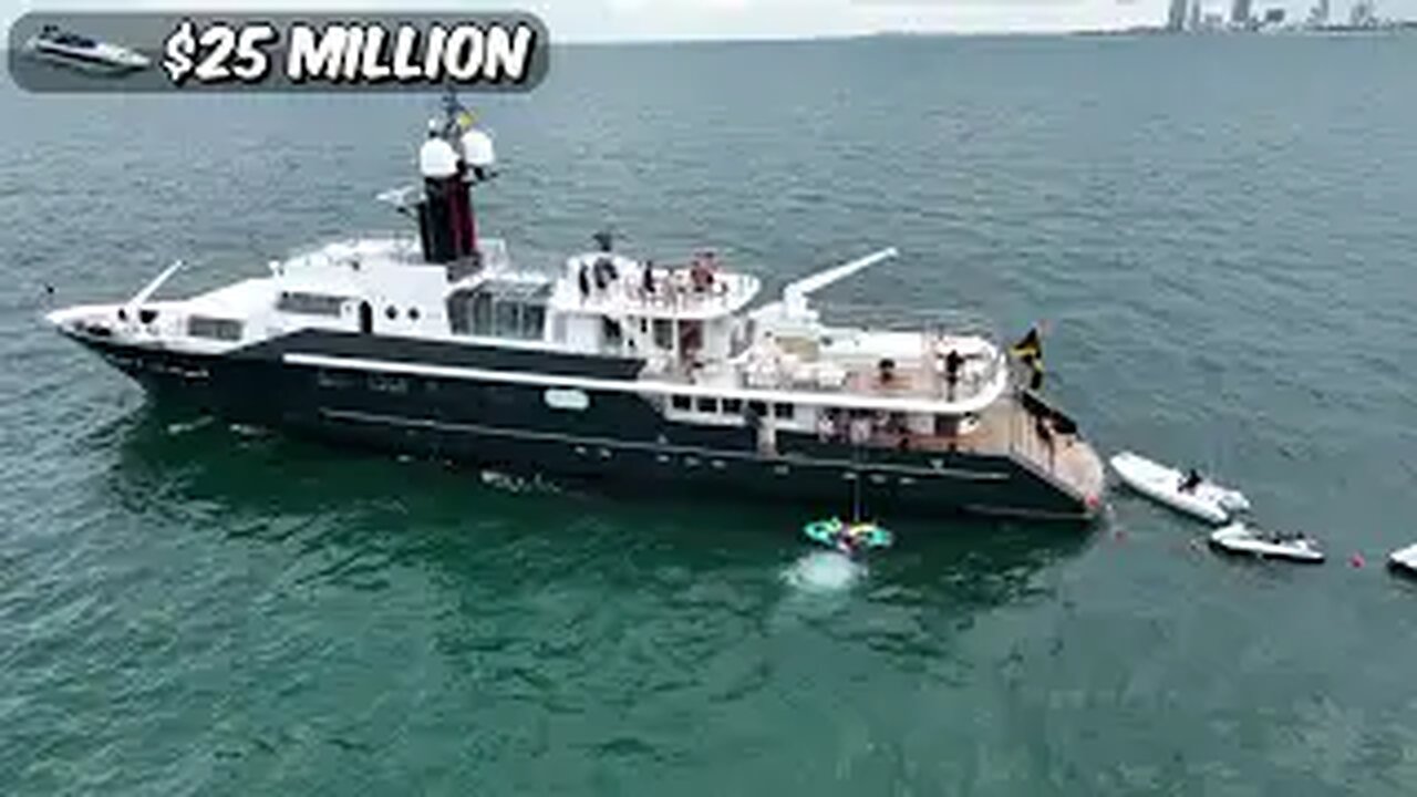 $1 vs $1,000,000,000 Yacht