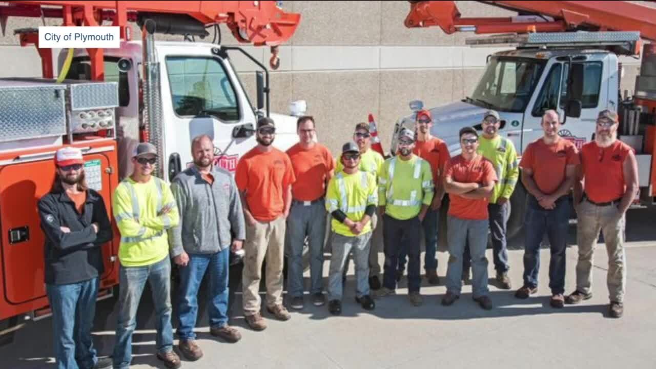 Wisconsin municipal utility workers head to Florida in wake of Hurricane Ian