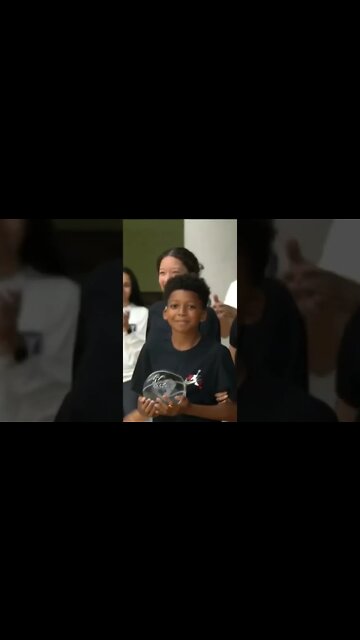 Monty Williams' family surprised him with his NBA Coach of the Year trophy