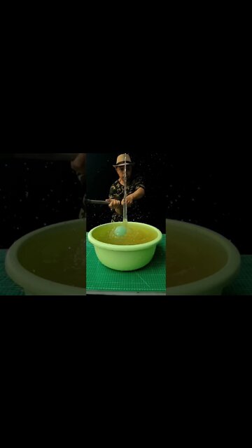 Satisfying Cut through water in Slow Motion - Ninja Slash