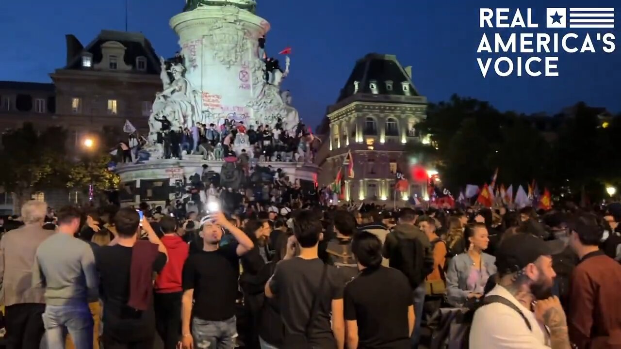 Paris: Anarcho-communists and Jihadists attack the police as France falls!