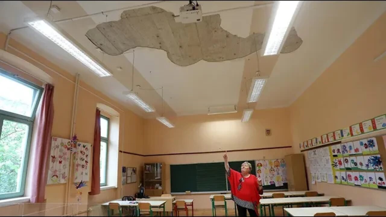 U osnovnoj školi Gelsi stropna žbuka pala na učenicu trećeg razreda