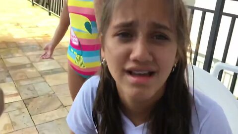 A KARINA SE MACHUCOU FEIO 🫣😱😭