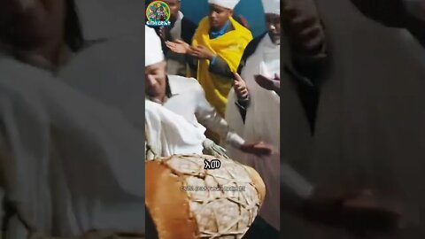 ዓረፋቲሃኒ ለኢትዮጵያ ወማኅፈዲሃኒ በወርቅ ንጹሕ: ወመርህባሰ ለኢትዮጵያ