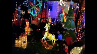 HOLIDAY LIGHTS! Is this front lawn the most festive in America? - ABC15 Digital
