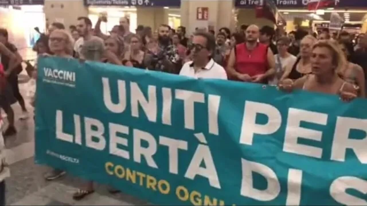 Manifestazione green pass Torino Porta Nuova agosto 2021 pt2