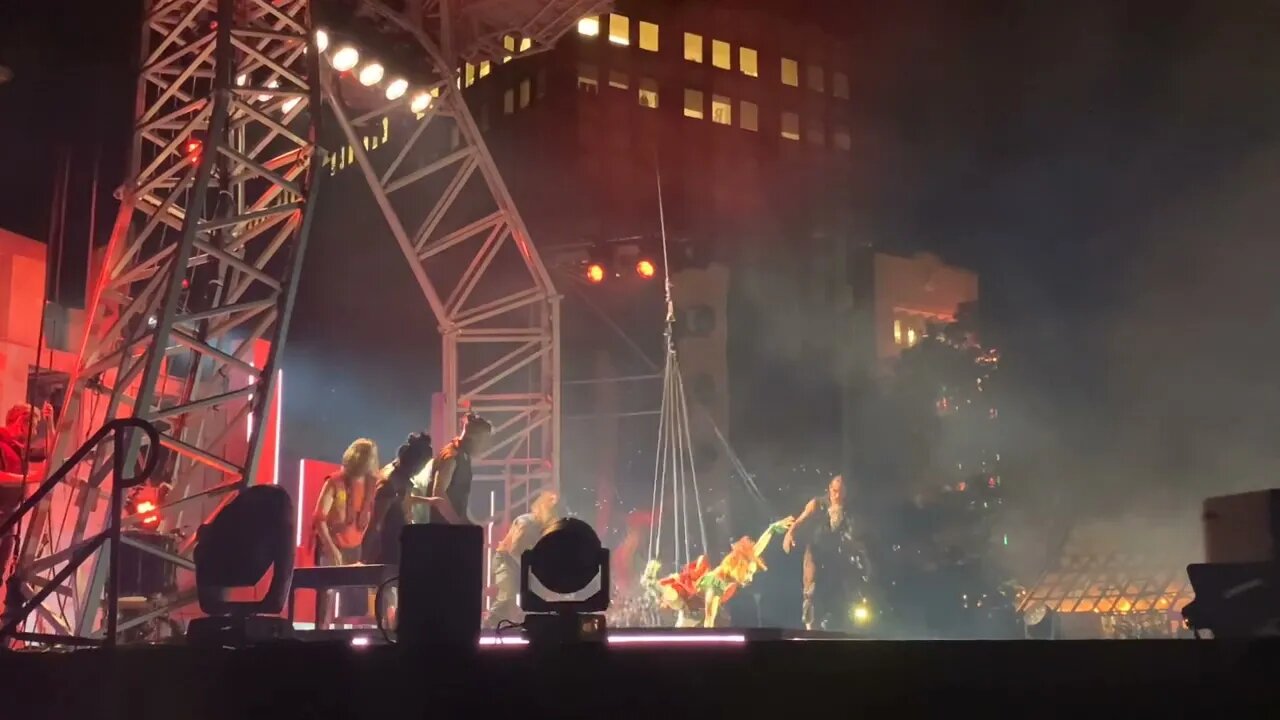 3 Giants Circus Act Last Closing Show 2022