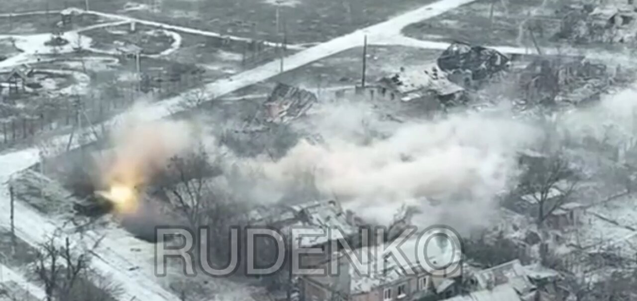 Russian BMP in Artymovsk(Bakhmut) working on UAF(Ukraine) positions