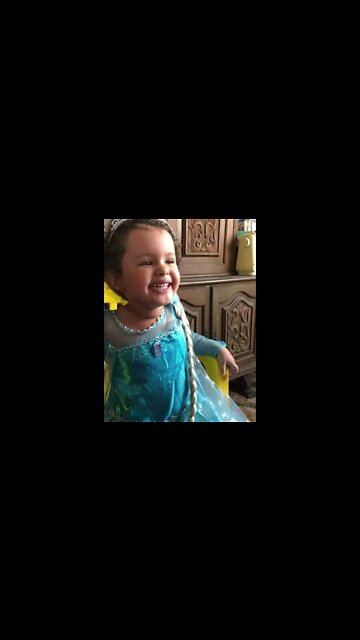 Frozen Elsa Rindo Muito Fantasia - Frozen Elsa Laughing Very Fantasy - #shorts #linda #bebe